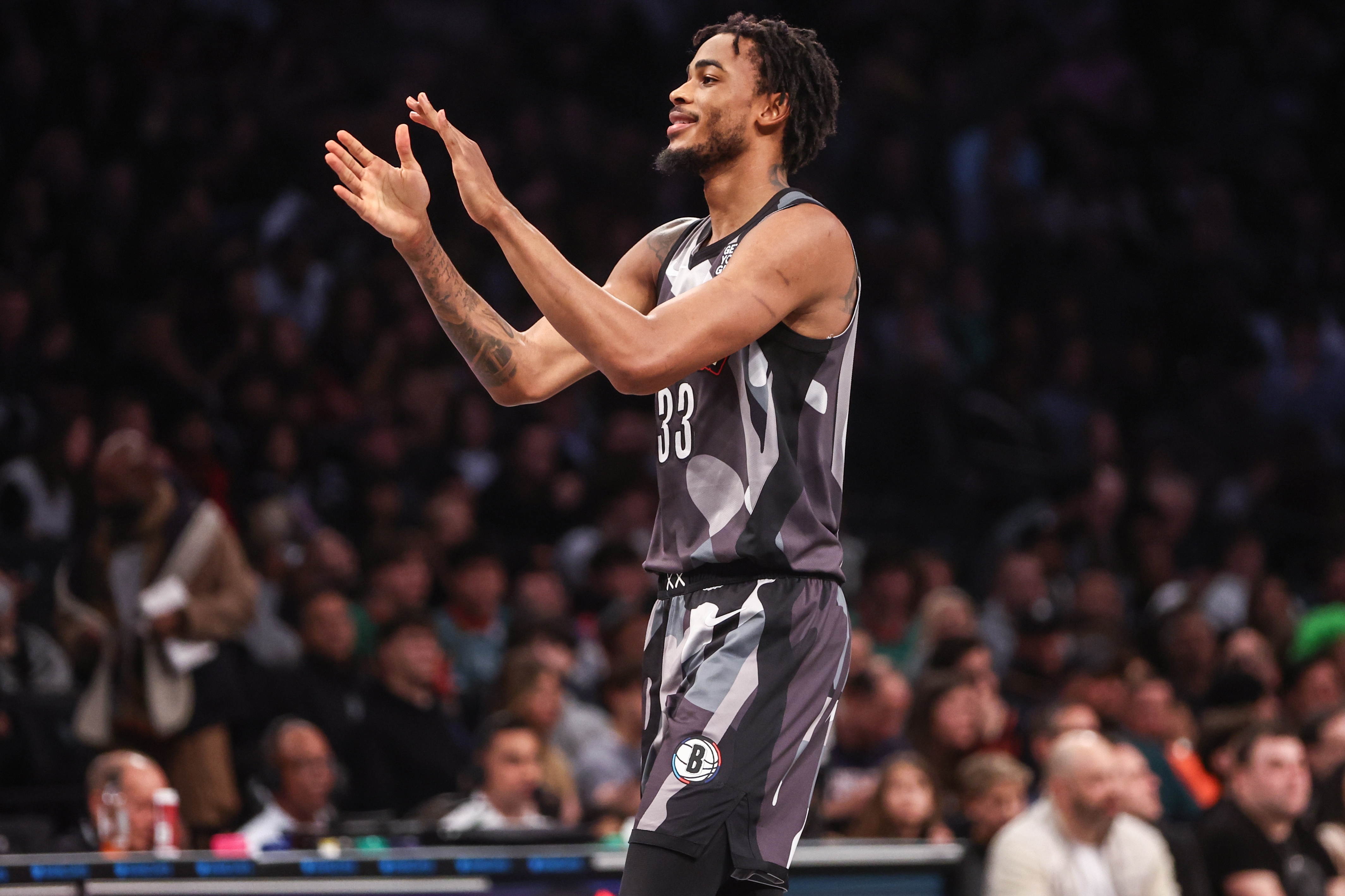 NBA官方：克拉克斯顿累计6个恶意犯规积分 将停薪停赛一场