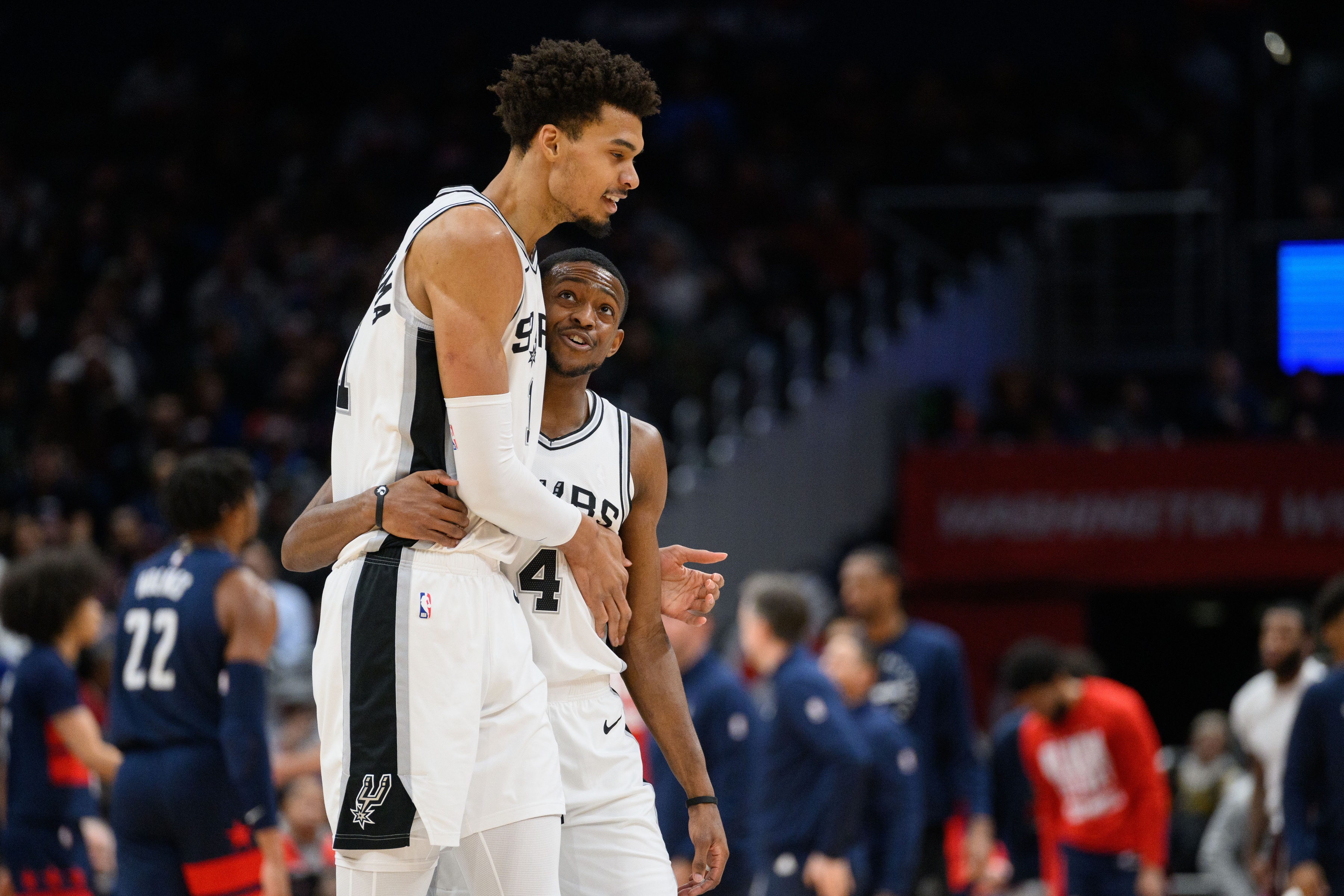 NBA彩经：湖人再胜爵士 独行侠负勇士 灰熊击沉快船 火箭射落太阳